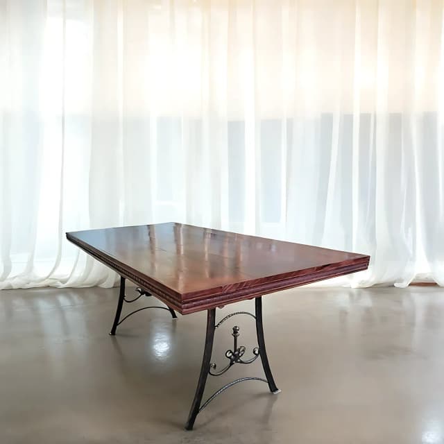 Стіл "коване дерево"